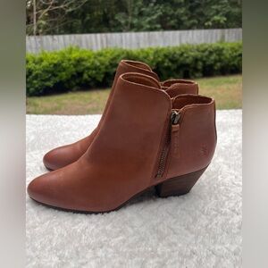 EUC FRYE Double Zip Cognac Heeled Judith Ankle Booties Leather Size 8